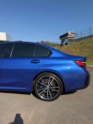 BMW-320i-2022
