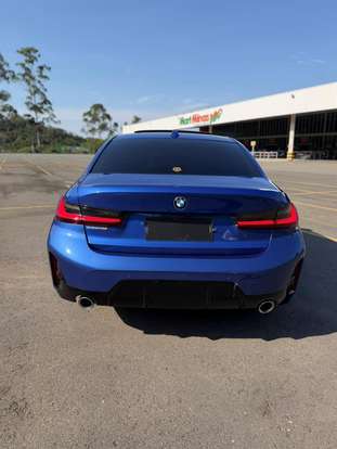 BMW-320i-2022
