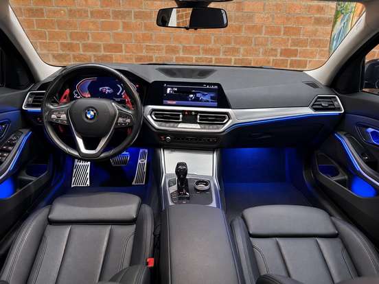 BMW-320i-2020