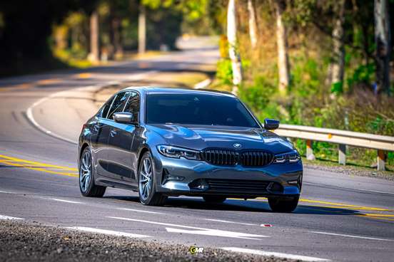 BMW-320i-2020