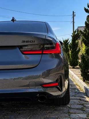 BMW-320i-2020
