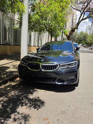BMW-320i-2019