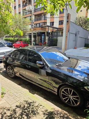 BMW-320i-2019