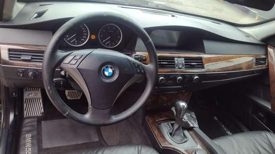 BMW-550i-2005