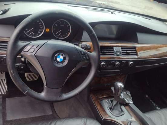 BMW-550i-4.8 SEDAN V8 32V GASOLINA 4P AUTOMÁTICO BMW-550i-2005