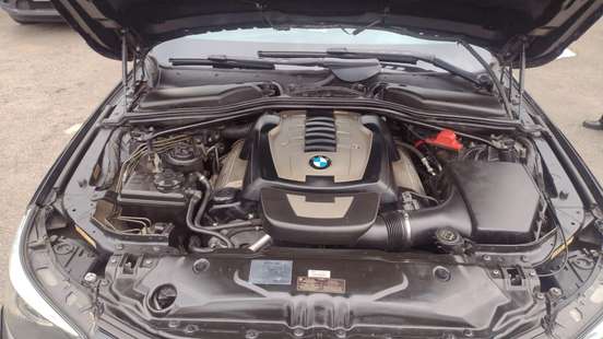 BMW-550i-4.8 SEDAN V8 32V GASOLINA 4P AUTOMÁTICO BMW-550i-2005