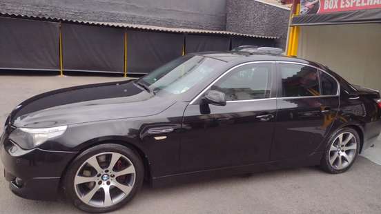 BMW-550i-4.8 SEDAN V8 32V GASOLINA 4P AUTOMÁTICO BMW-550i-2005
