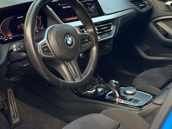 BMW-M 135i-2.0 16V TURBO GASOLINA XDRIVE DARK EDITION AUTOMÁTICO BMW-M 135i-2020
