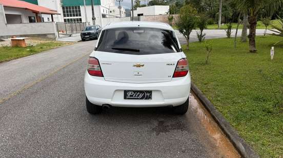 CHEVROLET-AGILE-2011