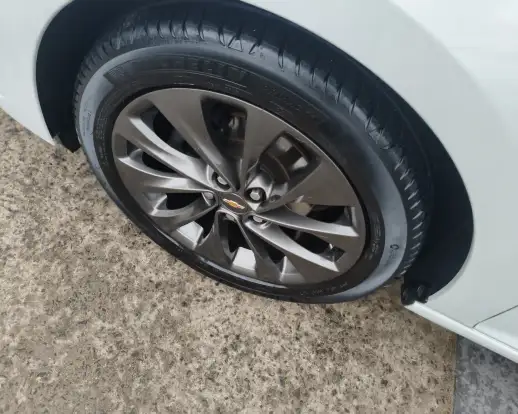 CHEVROLET-CRUZE-2018