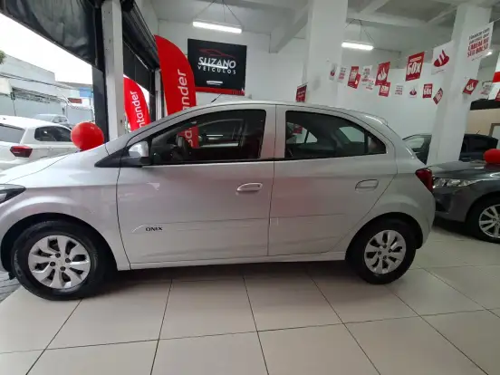 CHEVROLET-ONIX-1.0 MPFI LT 8V FLEX 4P MANUAL CHEVROLET-ONIX-2017