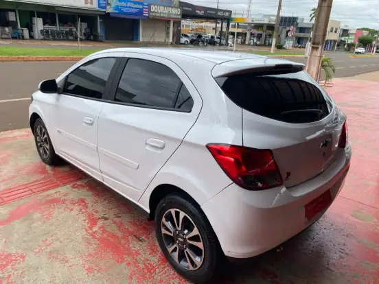 CHEVROLET-ONIX-2015