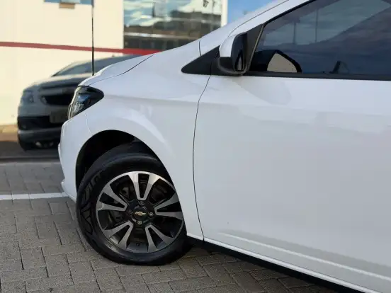 CHEVROLET-ONIX-2013
