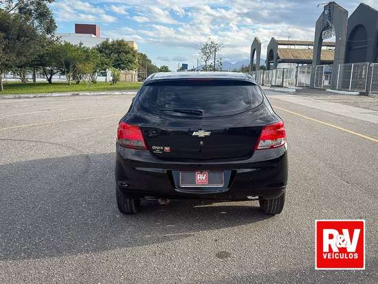 CHEVROLET-ONIX-2018