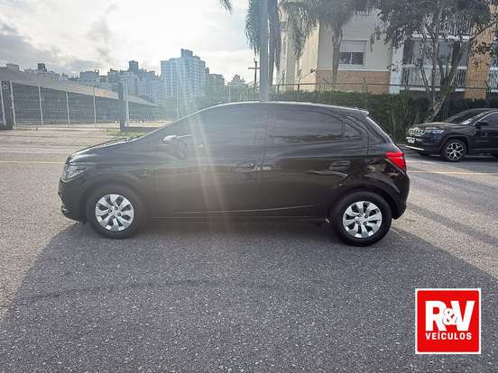 CHEVROLET-ONIX-2018