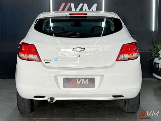 CHEVROLET-ONIX-2018