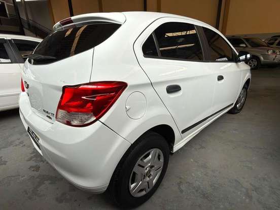 CHEVROLET-ONIX-2015