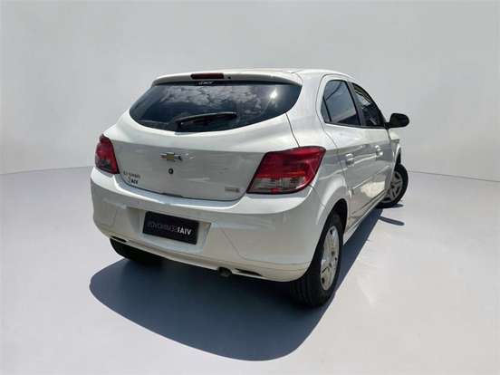 CHEVROLET-ONIX-2015