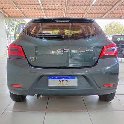 CHEVROLET-ONIX-2018