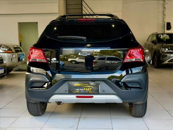 CHEVROLET-ONIX-2018