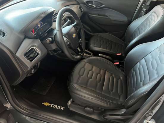 CHEVROLET-ONIX-2018