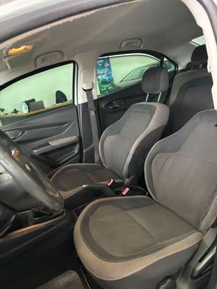 CHEVROLET-PRISMA-2013