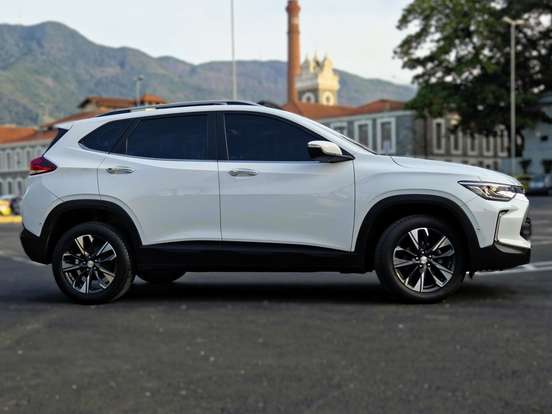 CHEVROLET-TRACKER-2023