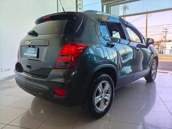 CHEVROLET-TRACKER-2018