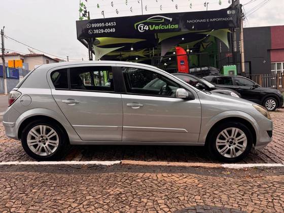 CHEVROLET VECTRA 2.0 MPFI GT HATCH 8V FLEX 4P MANUAL