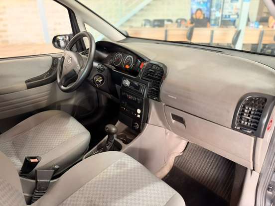 CHEVROLET-ZAFIRA-2010
