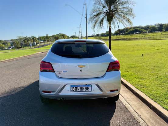 CHEVROLET-ONIX-2017