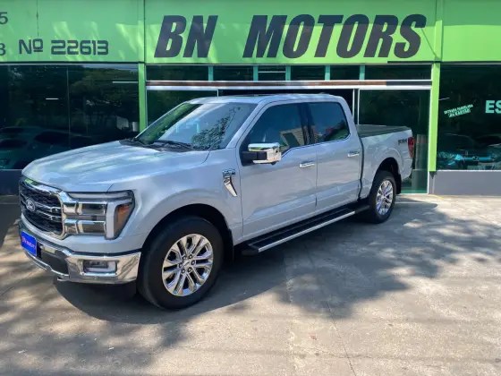 FORD F-150 5.0 V8 GASOLINA CD LARIAT BLACK FX4 AUTOMÁTICO