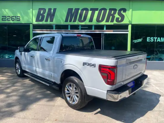 FORD-F-150-5.0 V8 GASOLINA CD LARIAT BLACK FX4 AUTOMÁTICO FORD-F-150-2024