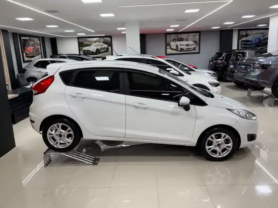 FORD-FIESTA-1.6 SE HATCH 16V FLEX 4P POWERSHIFT FORD-FIESTA-2014