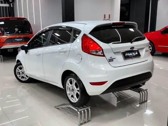FORD-FIESTA-2014