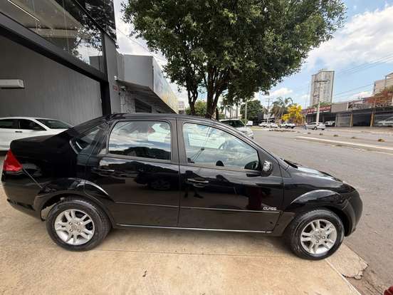 FORD-FIESTA-2010