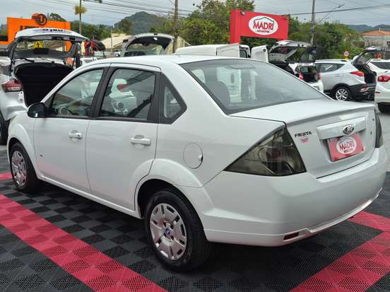 FORD-FIESTA-2013