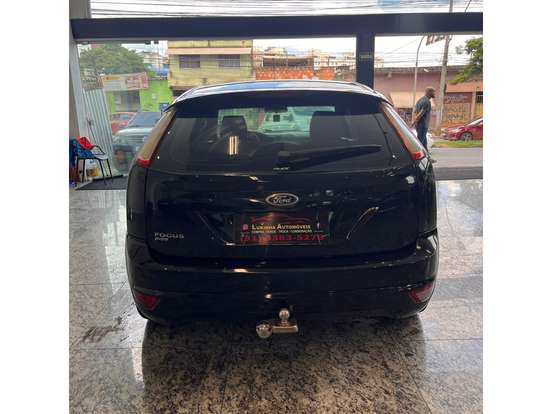 FORD-FOCUS-2011