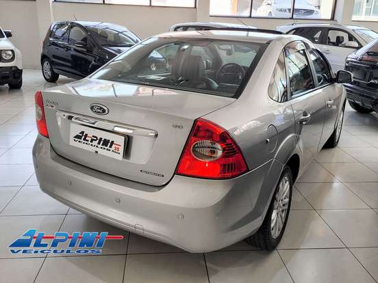 FORD-FOCUS-2010