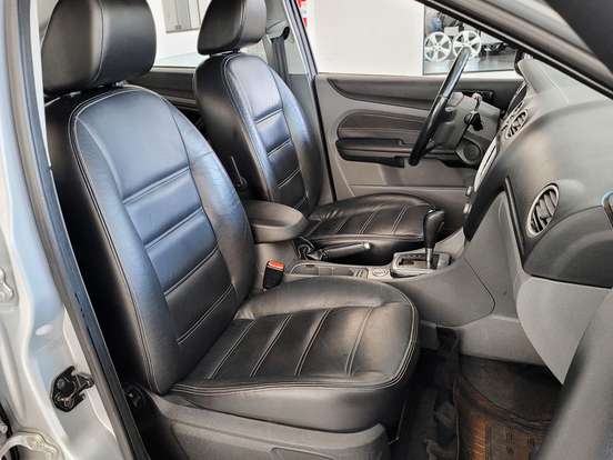 FORD-FOCUS-2010