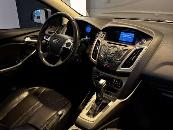 FORD-FOCUS-2.0 SE 16V FLEX 4P POWERSHIFT FORD-FOCUS-2015