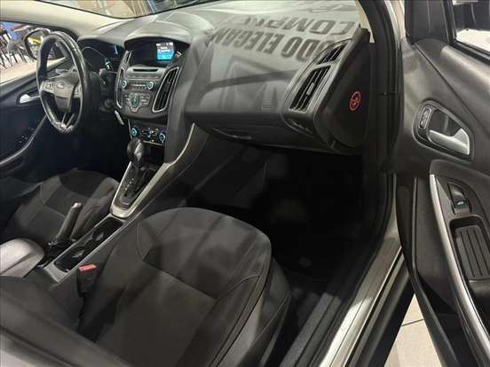 FORD-FOCUS-2015