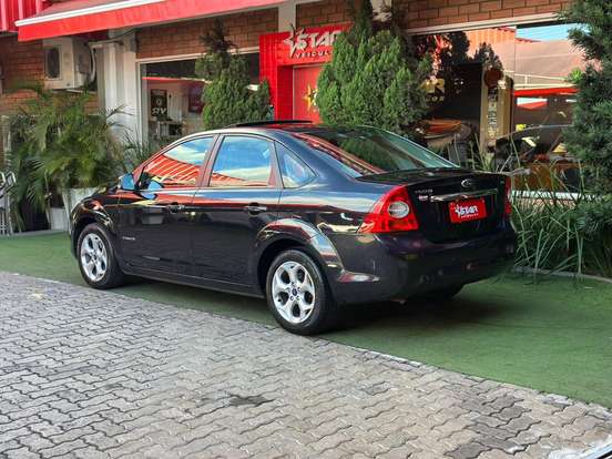 FORD-FOCUS-2.0 TITANIUM SEDAN 16V FLEX 4P AUTOMÁTICO FORD-FOCUS-2011