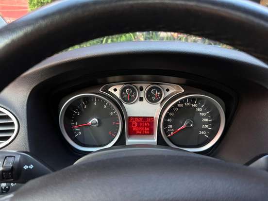 FORD-FOCUS-2.0 TITANIUM SEDAN 16V FLEX 4P AUTOMÁTICO FORD-FOCUS-2011