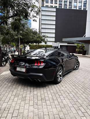 FORD-MUSTANG-2025