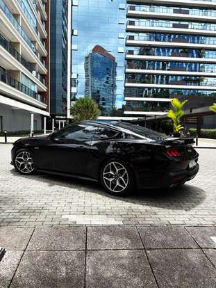 FORD-MUSTANG-2025