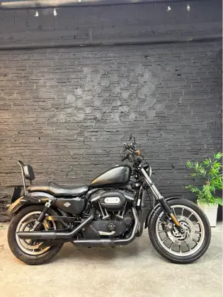 HARLEY-DAVIDSON SPORTSTER XL 883 R 