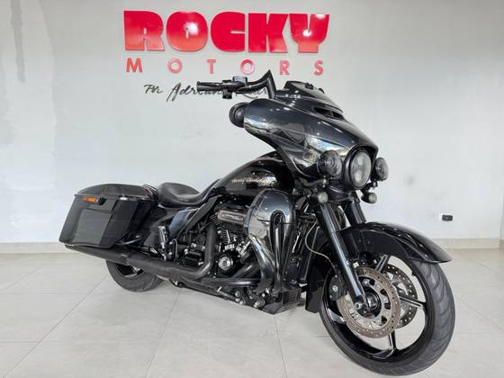 HARLEY-DAVIDSON CVO STREET GLIDE 