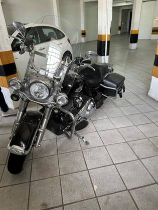HARLEY-DAVIDSON ROAD KING CLASSIC 