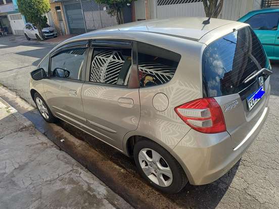 HONDA-FIT-2009